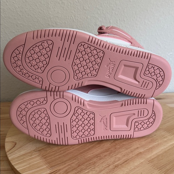 PUMA Rebound Layup Bling Glow Womens Basketball Shoes new 6.5 pink - Picture 6 of 8